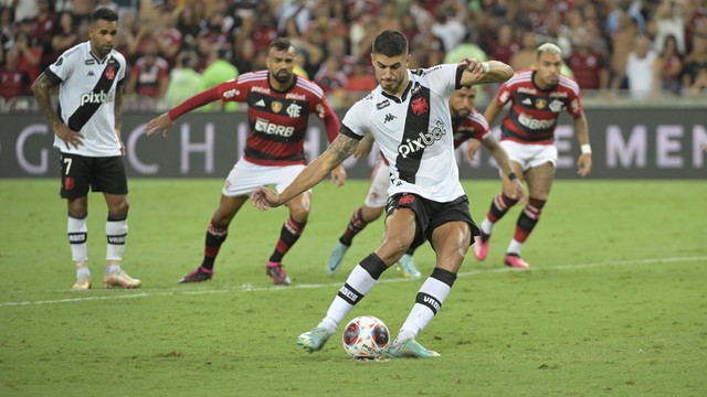 Pedro Raul perde pênalti em Flamengo x Vasco