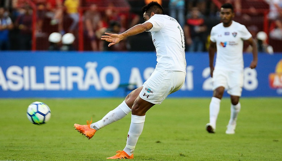 Junior Dutra em sua estreia pelo Fluminense (Foto: Lucas Merçon)