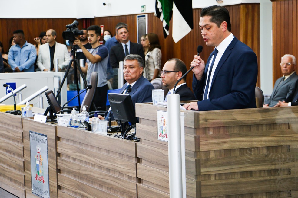 Jeferson Brun toma posse da prefeitura de Itapetininga (SP) nesta terça-feira (29) — Foto: Câmara Municipal de Itapetininga/Divulgação