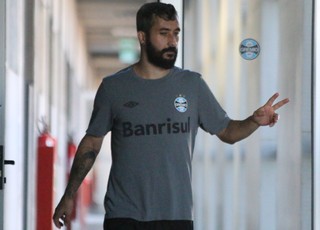 Grêmio promete valorização e negocia renovação de Douglas: Prioridade