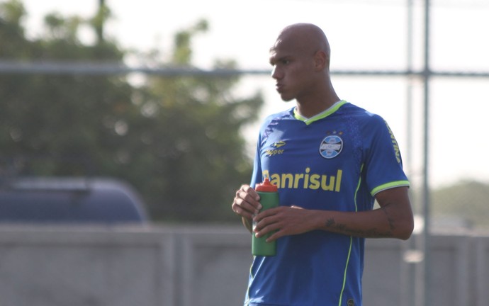 Sem ataque titular, Felipão testa jovem de 17 anos em treino do Grêmio