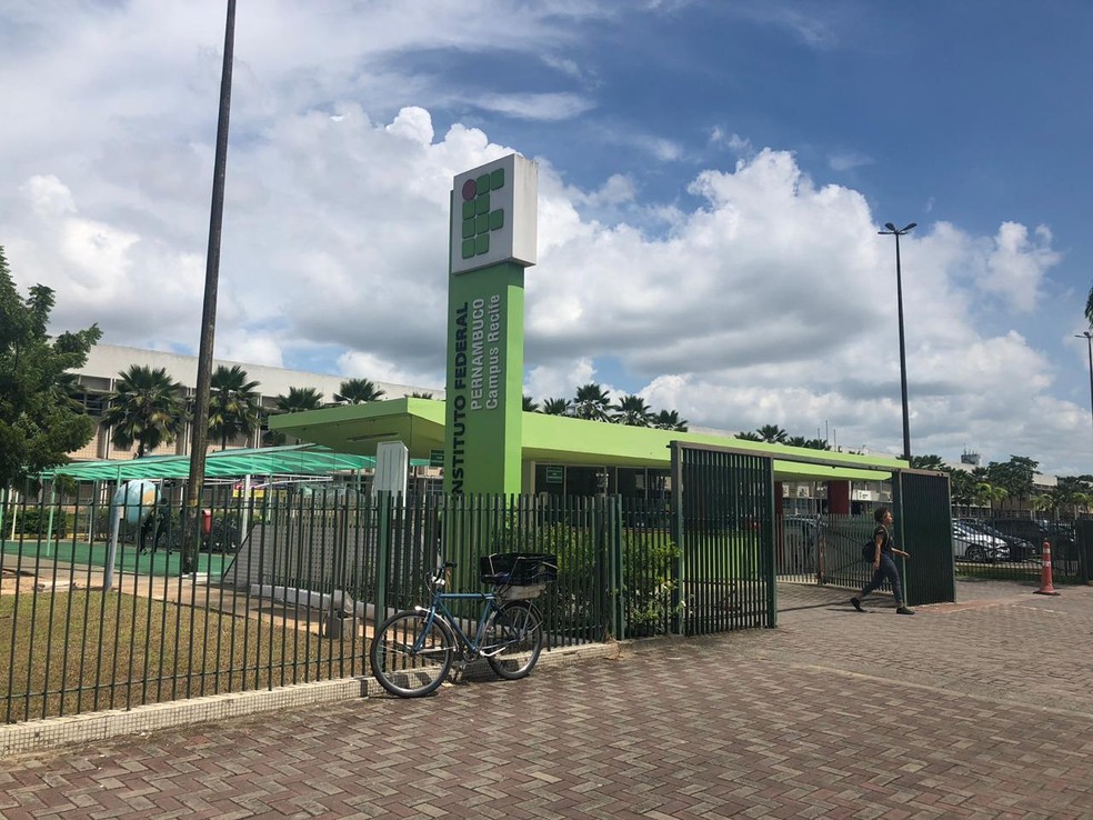 Campus Recife do Instituto Federal de Pernambuco (IFPE) fica na Zona Oeste da capital pernambucana — Foto: Marina Meireles/G1