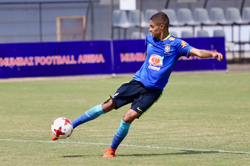 Vitinho fica com a vaga de Alan (Foto: Gregorio Fernandes / CBF)