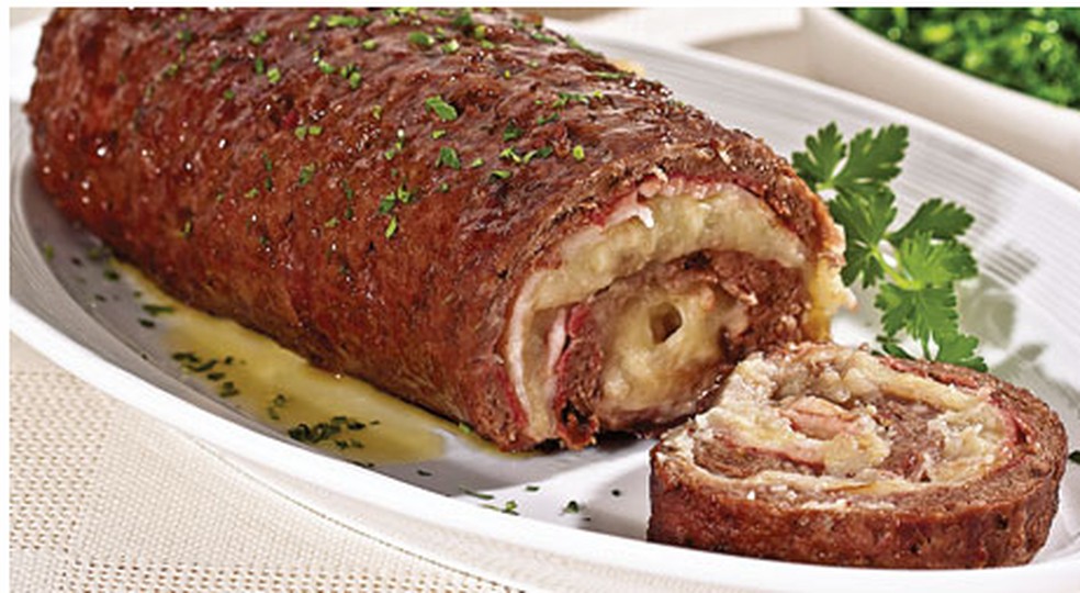 Rocambole De Carne Moida Com Pure De Batata Receitas Receitas Para a massa, em uma tigela, misture a batata, o ovo, a manteiga, o parmesão, a farinha, o leite, sal e despeje em uma fôrma de 30cm x 22cm untada. rocambole de carne moida com pure de batata