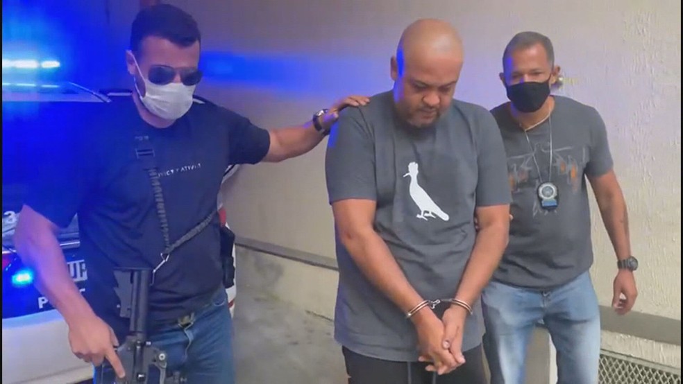 Polícia prende Robson de Carvalho, o Sargento, durante a Operação Fomentus na manhã desta terça (22) — Foto: Reprodução