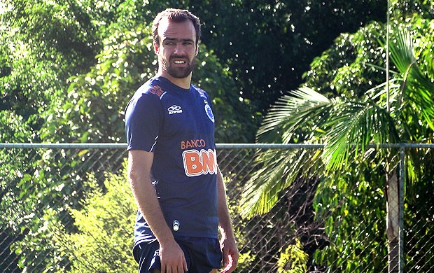 Roger no treino do Cruzeiro (Foto: Lucas Catta Prêta / Globoesporte.com)