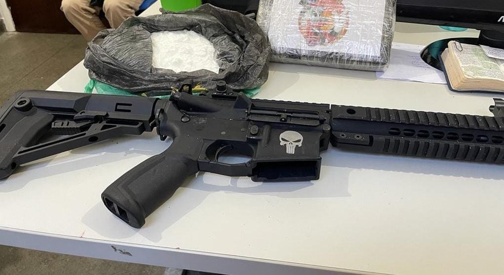 Fuzil americano apreendido em Salvador &mdash; Foto: Divulga&ccedil;&atilde;o/Pol&iacute;cia Civil