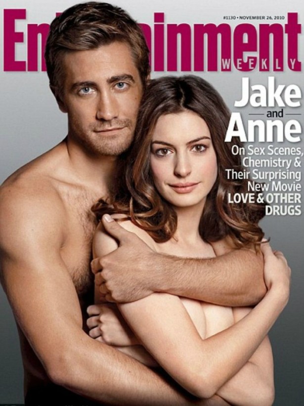 Fofos! Anne Hathaway e Jake Gyllenhaal trouxeram a química do cinema para a vida real na capa da 'Entertainment Weekly' sobre o filme 'Amor e Outras Drogas' (2010), estrelado pelos dois. (Foto: Divulgação)