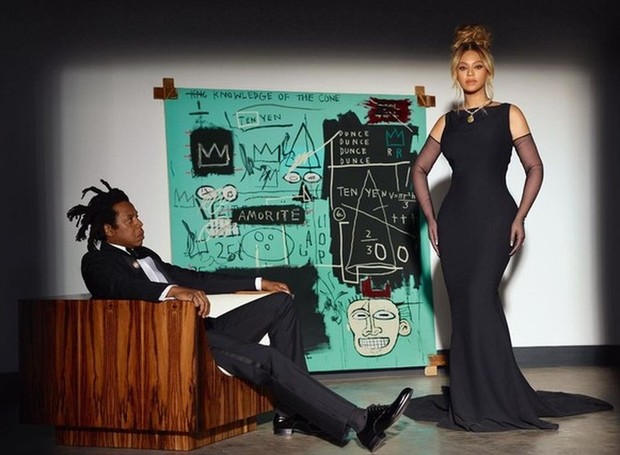 O design brasileiro está em alta para além das terras tipiniquins. Famosos como Beyoncé e Jay Z apareceram junto à poltrona Cubo, de Jorge Zalzsupin, em campanha recente da Tiffany´s. (Foto: Divulgação)
