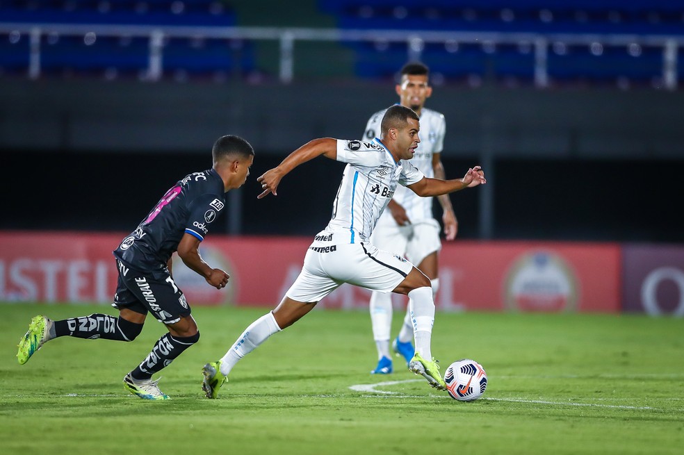 Classificação para fase de grupos pode dar fôlego ao Grêmio para construir time competitivo na temporada