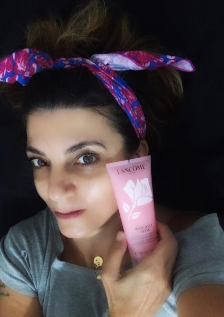 Yara Uchoa testa Rose Jelly Mask, da Lancôme (Foto: Acervo pessoal)