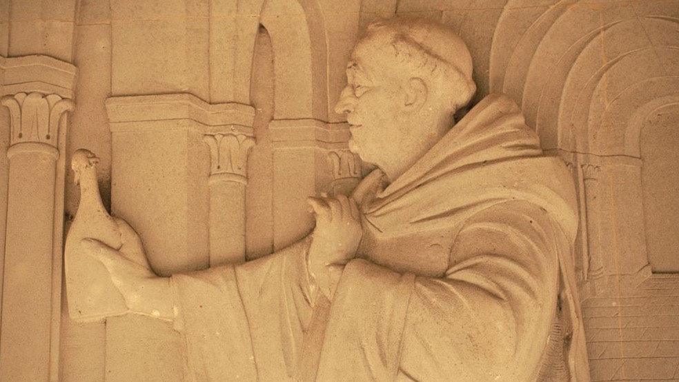 Dom Perignón está imortalizado na abadia de Hautvilliers — Foto: Getty Images/BBC