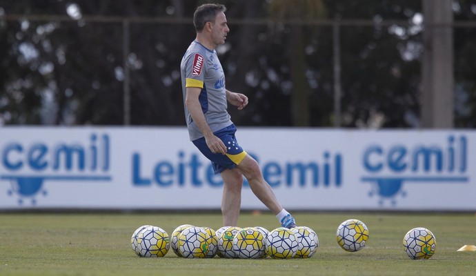 Contra o Vitória, Cruzeiro tenta mudar direção de seu elevador no Brasileiro