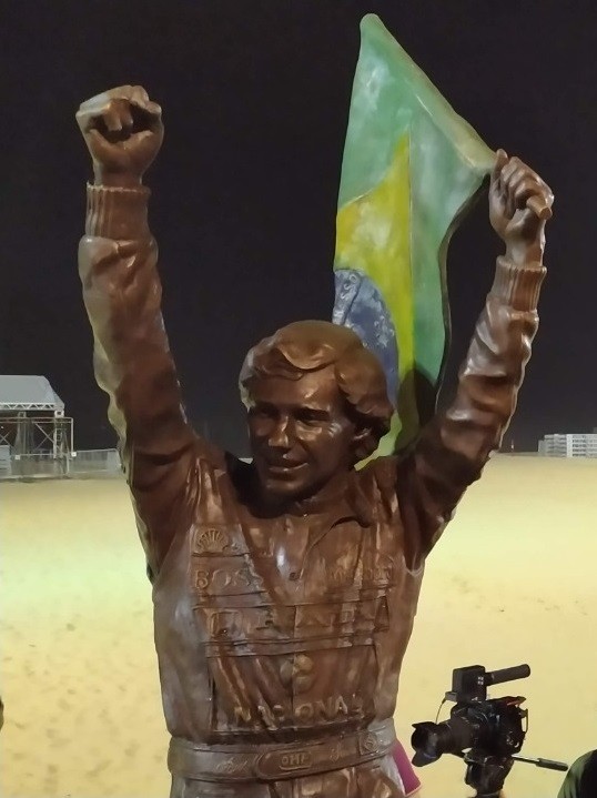Copacabana ganha estátua de Ayrton Senna às vésperas do réveillon -  glbnews.com