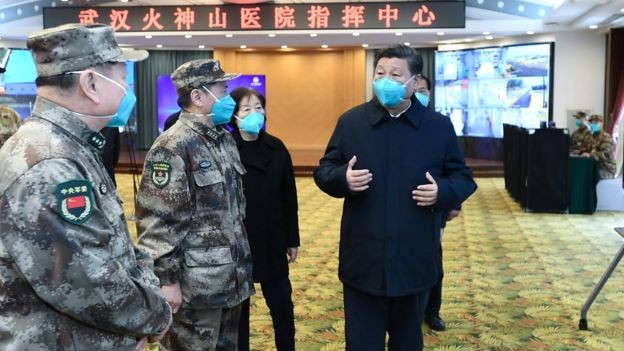 BBC - O governo do presidente Xi Jinping afirma que o país vai superar as consequências da pandemia de coronavírus; economia chinesa recuou mais do que se esperava (Foto: Reuters via BBC)
