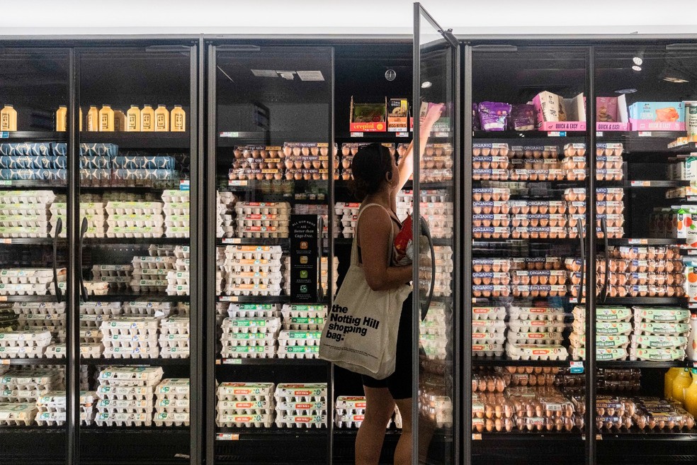  Nas alturas. Preço dos ovos subiu nos EUA com surto de gripe aviária, mas já está em queda — Foto: Hiroko Masuike/The New York Times