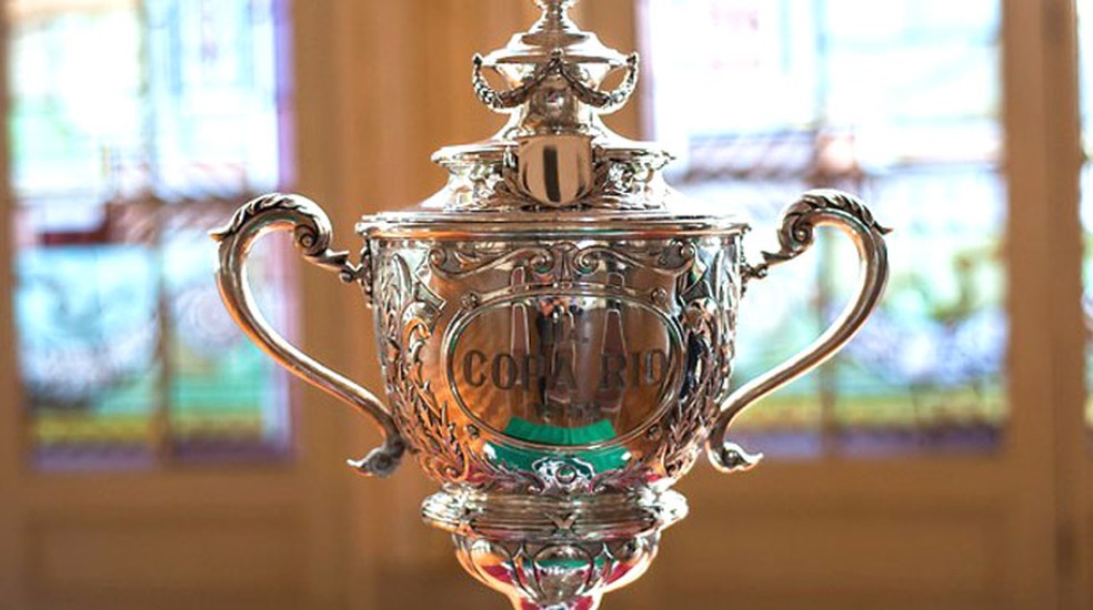 Troféu da Copa Rio de 1952 conquistado pelo Fluminense — Foto: Bruno Haddad / Fluminense