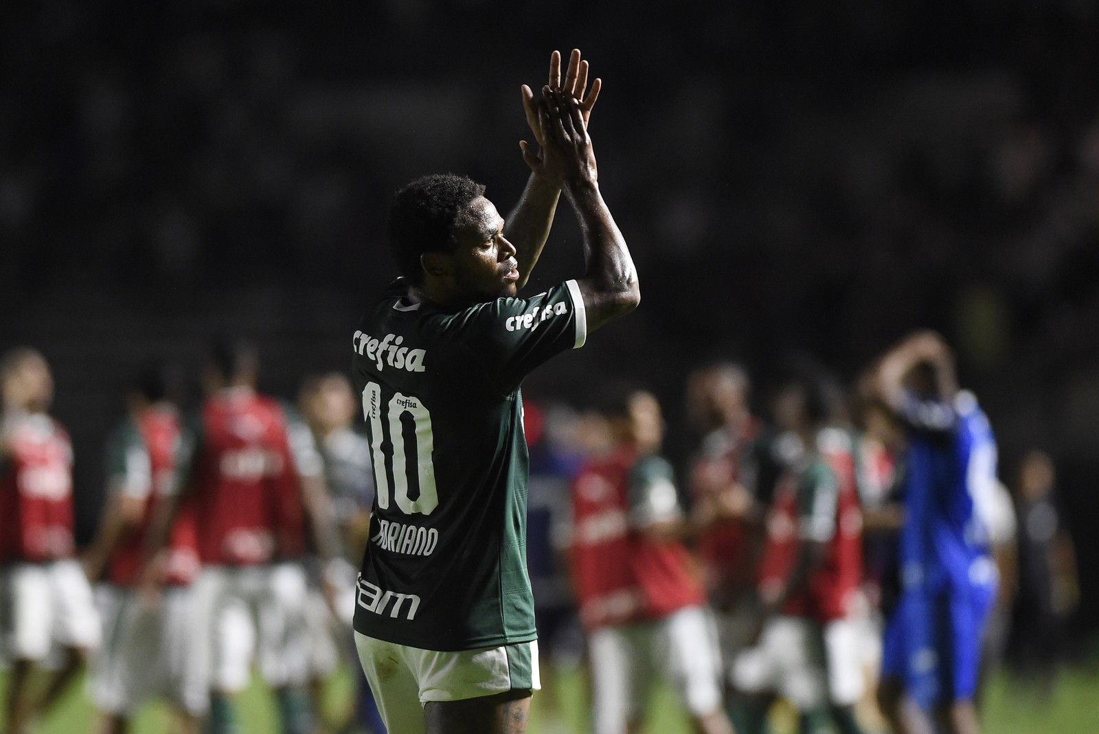 Dúvida para o Dérbi, Luiz Adriano passa por tratamento e realizará exames nesta sexta-feira 