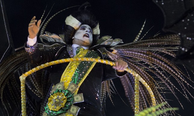 Paraíso da Tuiuti critica o presidente Michel Temer no desfile