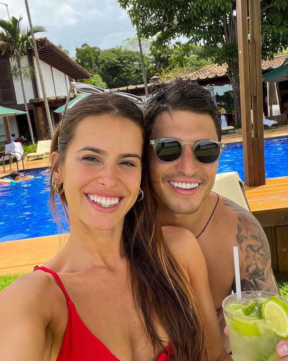 Felipe Prior e a namorada, J&eacute;ssica &mdash; Foto: Instagram