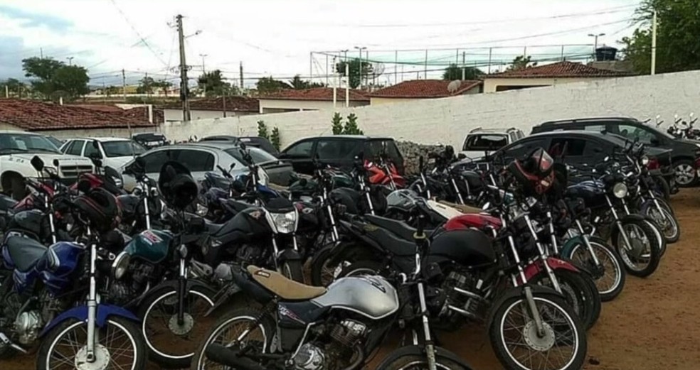 Ao todo, 46 motos foram apreendidas na festa em Santa Cruz  — Foto: Cedida