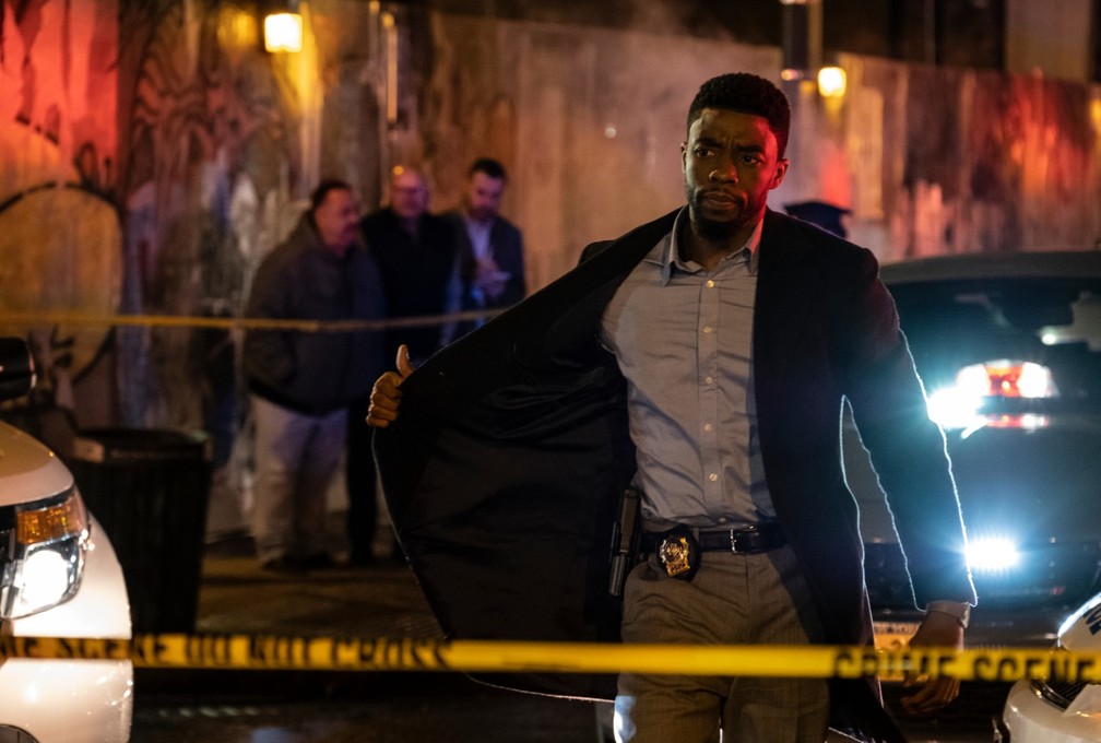 Chadwick Boseman em 'Crime sem Saída' — Foto: Reprodução