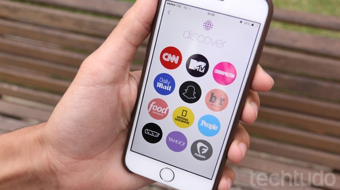 Discover funciona como serviço de notícias dentro do Snapchat (Foto: Lucas Mendes/TechTudo)