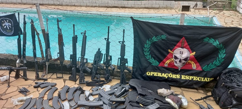 Armamento apreendido durante operação da PM e PRF que resultou na morte de 25 suspeitos de roubo a bancos em Varginha (MG) — Foto: Divulgação/Polícia Militar