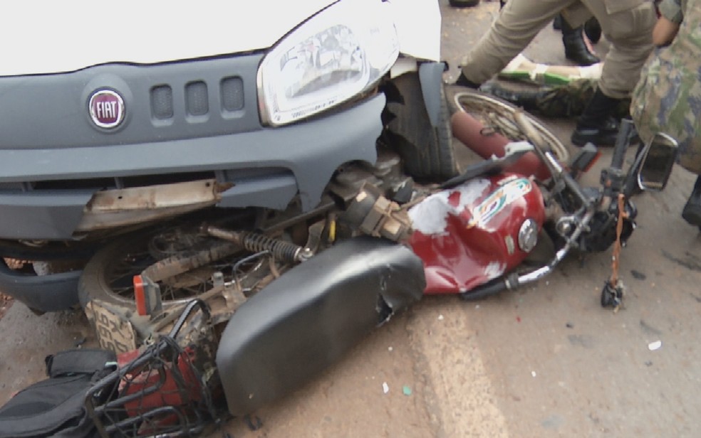 Soldado morre atropelado na BR-414 — Foto: Reprodução/Tv Anhanguera