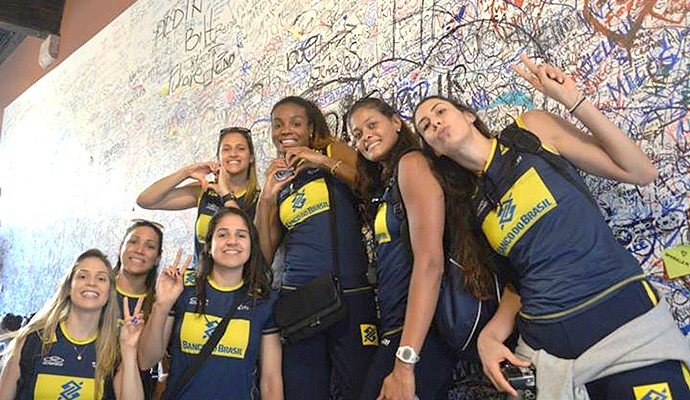 Meninas do Vôlei na parede de recados da Casa da Julieta (Foto: Divulgação / CBV)