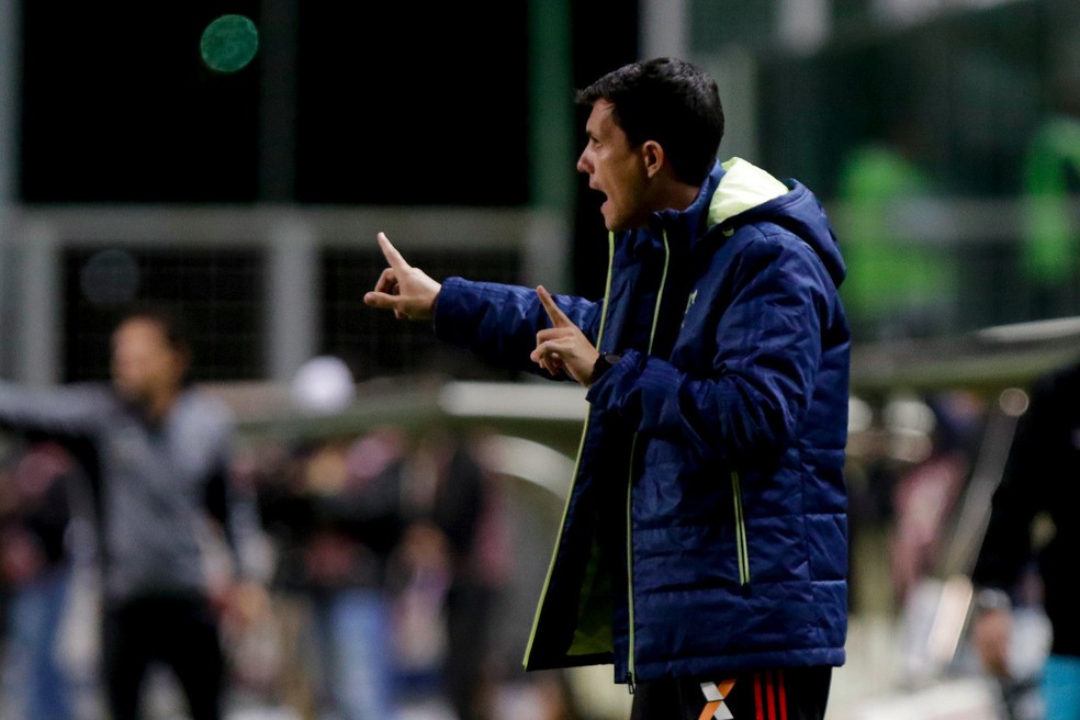 Mauricio Barbieri em a��o no �ltimo jogo do Flamengo: resultados recentes deram tranquilidade  (Foto: Gilvan de Souza/Flamengo)