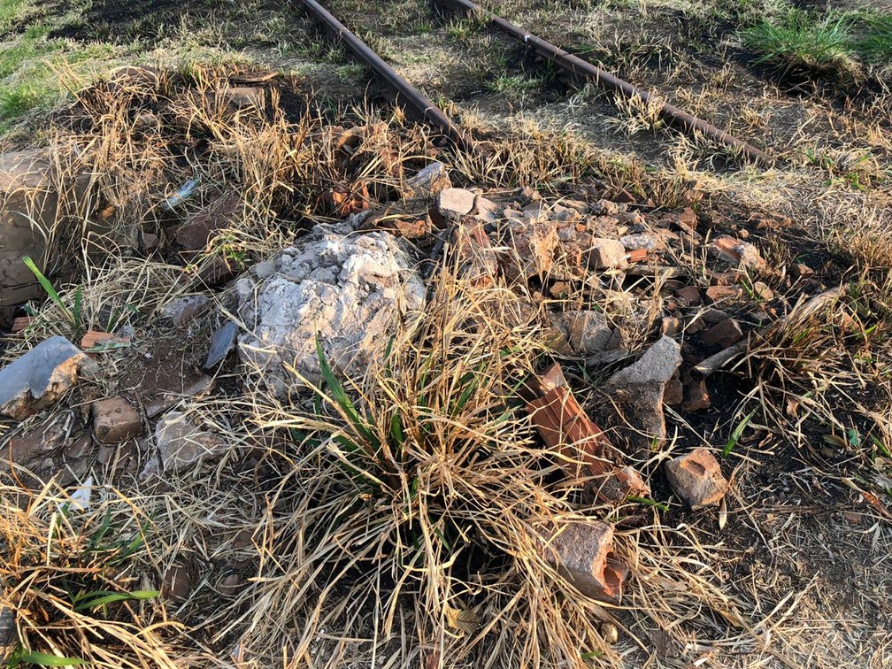 Ferrovia está abandonada na região de Presidente Prudente — Foto: Luís Augusto Pires Batista/TV Fronteira