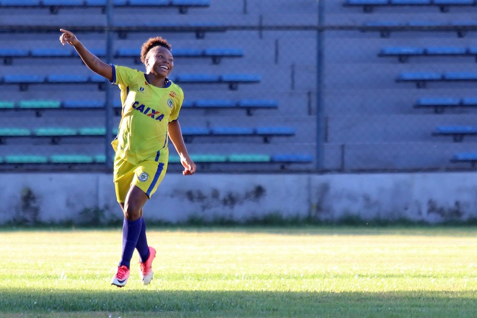 Valéria, atacante do Tiradentes-PI, faz nove gols. Nenhum deles serviu para o Tiradentes-PI (Foto: BENONIAS CARDOSO/ALLSPORTS)