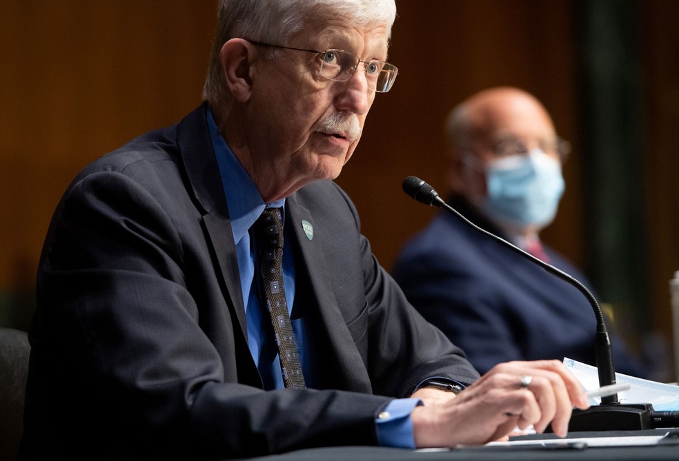 Diretor do NIH, Francis Collins, e o diretor do CDC, Robert Redfield, participam de audiência do Subcomitê de Apropriações do Senado dos EUA sobre o plano de pesquisar, fabricar e distribuir uma vacina contra o coronavírus, em Washington, nos EUA, nesta quinta-feira (2)  — Foto: Saul Loeb / Reuters