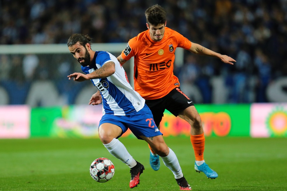 Porto só empata com Rio Ave em casa e perde chance de se ...