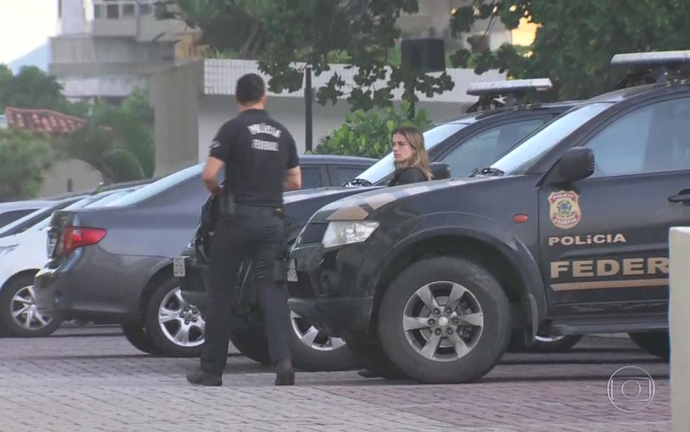 Polícia Federal estão nas ruas para cumprir 21 mandados de prisão (Foto: Reprodução / TV Globo)