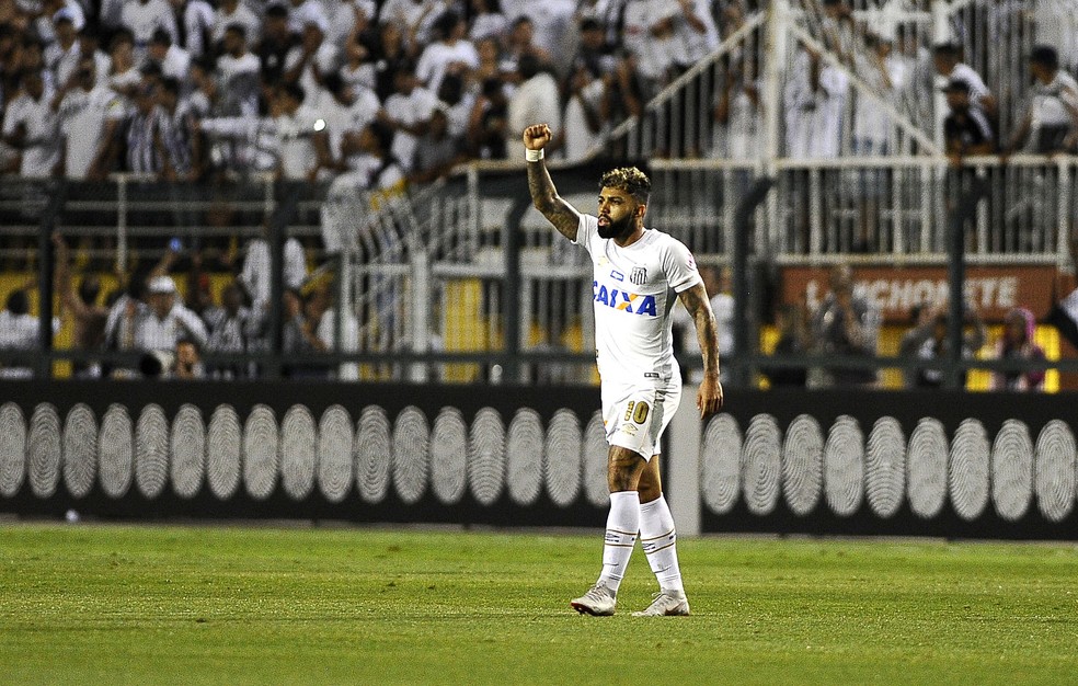 Gabigol marca contra o Corinthians e chega a 14 gols no Brasileirão; é o artilheiro do campeonato — Foto: Marcos Ribolli