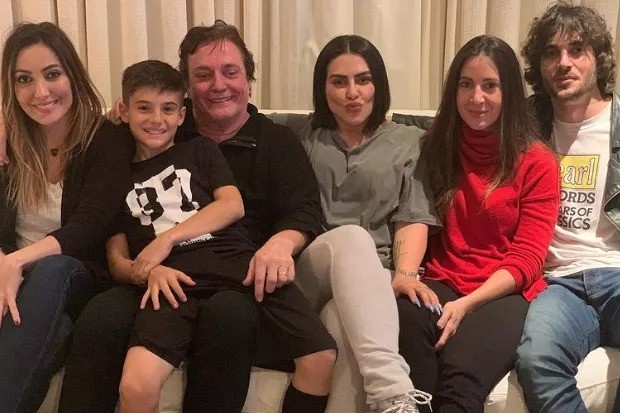 Fábio Jr. posa com os cinco filhos (Foto: Reprodução/Instagram)
