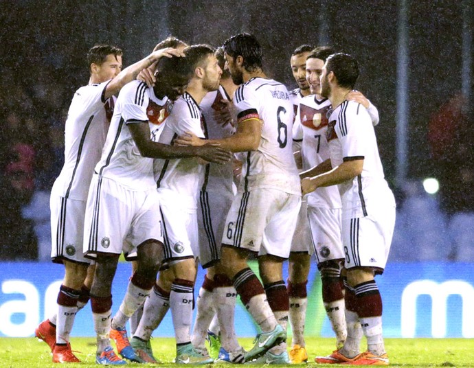 Toni Kross comemora gol da Alemanha contra a Espanha (Foto: Agência EFE)