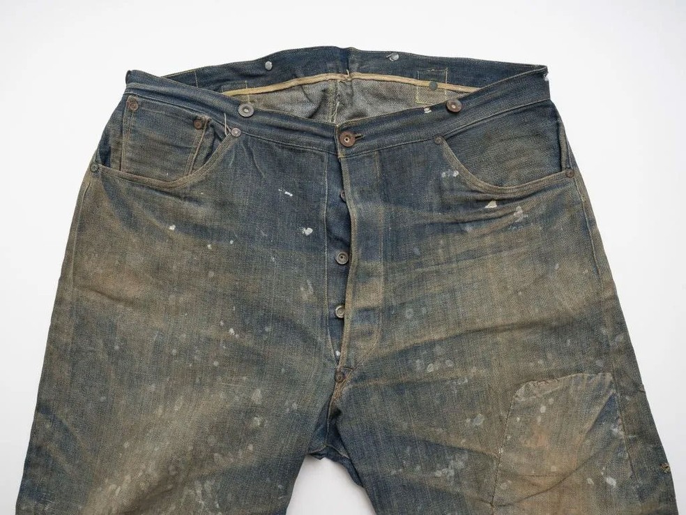Calça Levi's da década de 1880 é vendida em leilão — Foto: Reprodução/liveauctioneers
