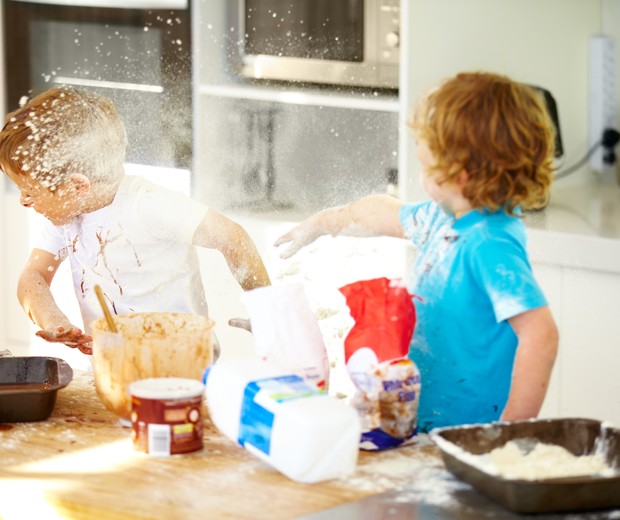 Crianças fazendo bagunça (Foto: Getty Images)