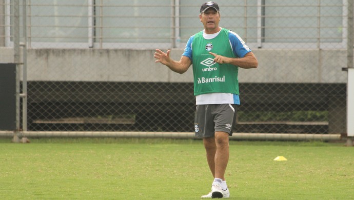 Thyere, Bressan ou improviso: como Renato pode suprir baixas no Grêmio