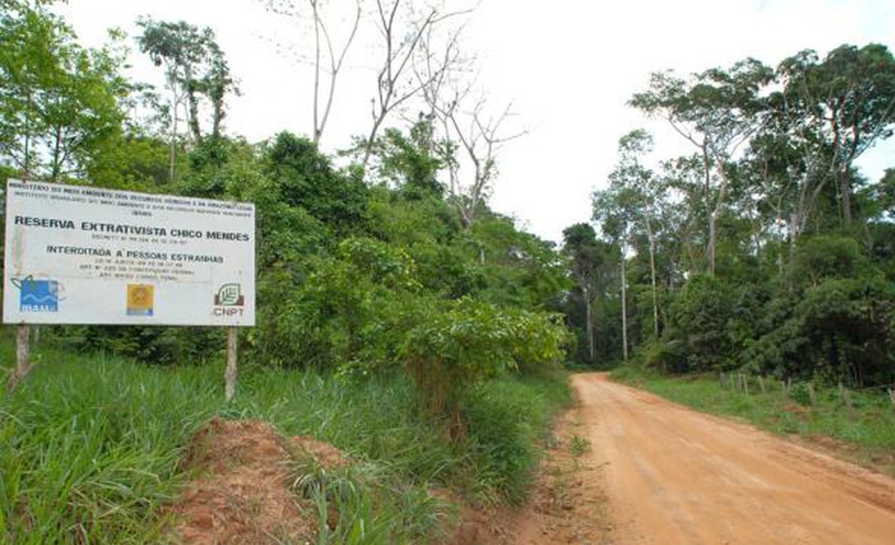 Agrotóxico teria sido jogado próximo da Reserva Chico Mendes, em Xapuri — Foto: Arquivo/Resex