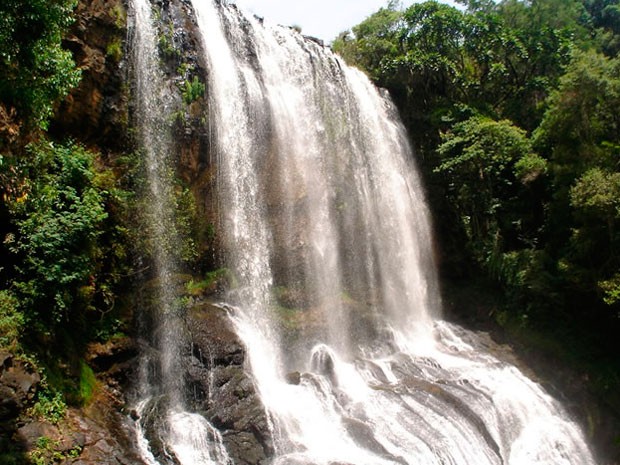 Parque Estadual do Espigão Alto (RS), Brasil. À direita, área em