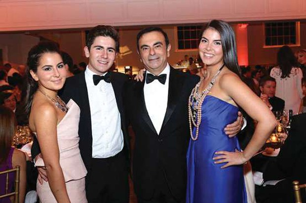 Família Ghosn com três dos quatro filhos em baile de gala em Nova York (Foto: Reuters/Latinstock)