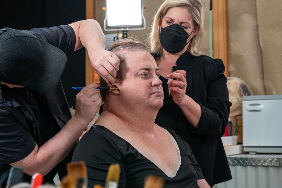 Brendan Fraser em processo de maquiagem para 'A baleia'
