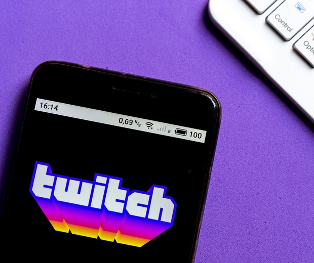 UKRAINE - 2020/10/04: In this photo illustration a Twitch (service) by Amazon.com, Inc. logo is seen displayed on a smartphone. (Photo Illustration by Igor Golovniov/SOPA Images/LightRocket via Getty Images) (Foto: SOPA Images/LightRocket via Gett)