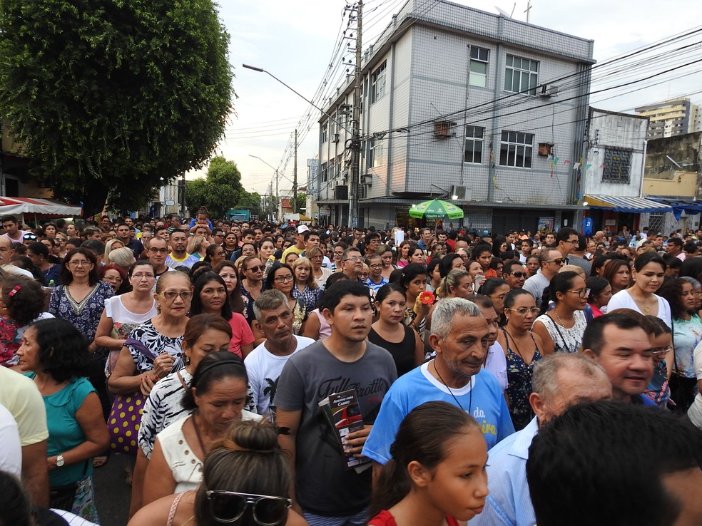Devotos lotaram o centro em romaria (Foto: Ive Rylo/ G1 AM)