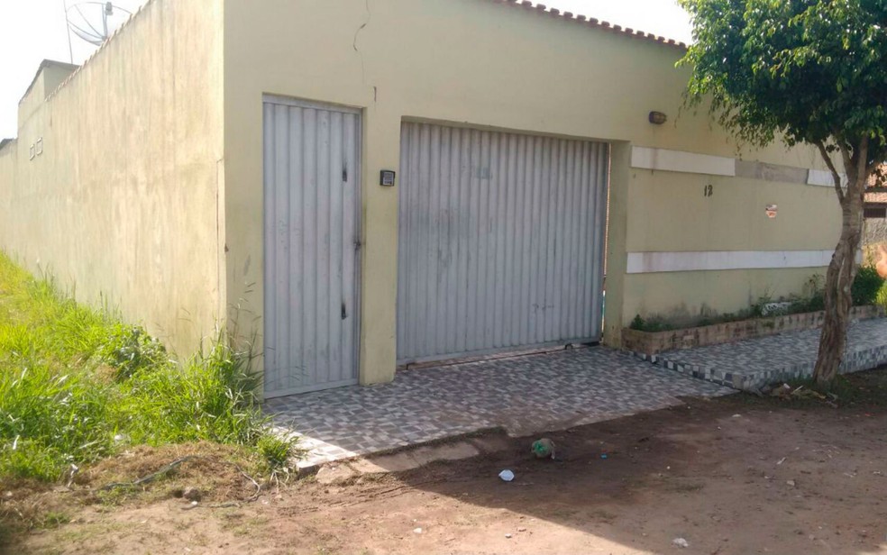 Casa onde jovens foram mortos em Porto Seguro (Foto: Taísa Moura/TV Santa Cruz)
