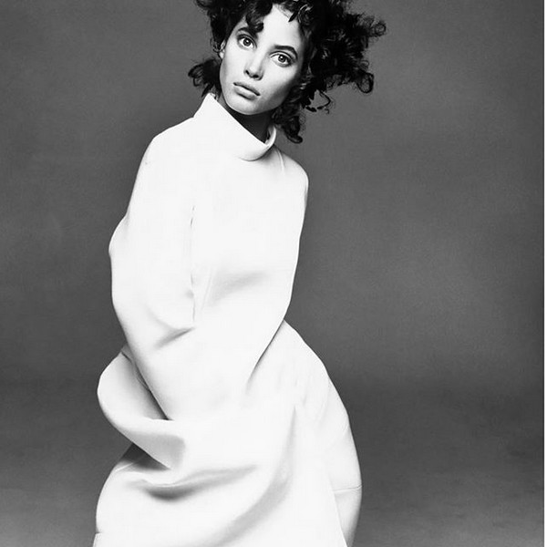 A modelo Christy Turlington em um ensaio no final da década de 80 (Foto: Instagram)